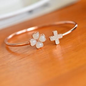 An Exquisite Silver Inlaid White Jade Bracelets