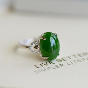 An Exquisite Silver Inlaid Jasper Ring