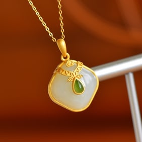 An Exquisite Gilt Silver Inlaid Jasper Pendant