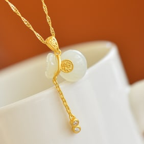 An Exquisite Gilt Silver Inlaid White Jade Pendant