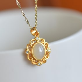 An Exquisite Gilt Silver Inlaid White Jade Pendant