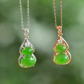 A Pair of Exquisite Silver Inlaid Jasper Gourd-Shaped Pendant