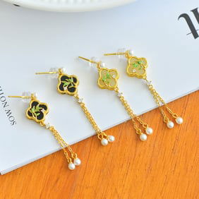 An Exquisite Gilt Silver Inlaid White Jade Earrings