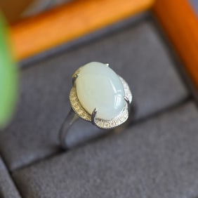 An Exquisite Silver Inlaid White Jade Ring