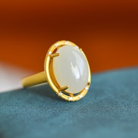 An Exquisite Gilt Silver Inlaid White Jade Ring