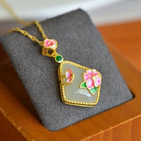 An Exquisite Gilt Silver Inlaid White Jade Enamel Pendant