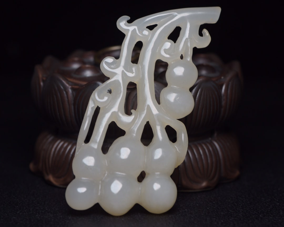 A Rare Hetian Jade Gourd-Shaped Necklace (1 of 7)