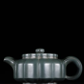 A Rare Chrysanthemum-Shaped Zisha teapot