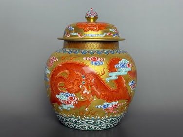 Iron-Red Painted Gold Gold Ground Seawater Dragon Pattern Jar,With a lid