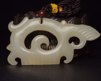 A Rare Hetian Jade Dragon-Shaped Necklace