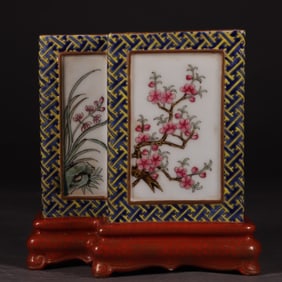 A Rare Famille-Rose Flower Pattern Brush Pot