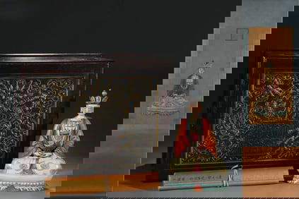 Famille-Rose Buddha Statue