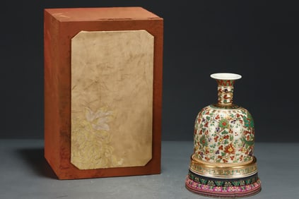 A Rare Red and Green Glazed Gold-Outlined Lotus and Dragon Pattern Hand Bell
