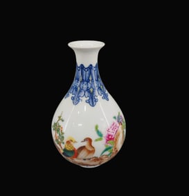 Famille-Rose Duck Pattern Vase