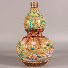 A Rare Enamel Carved Gold Ground Flower and Bird Pattern Gourd-Shaped Vase