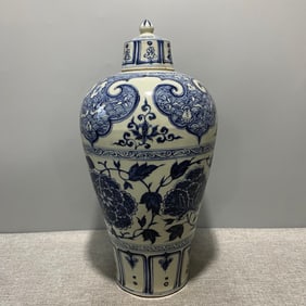 A Rare Blue and White Flower Pattern Vase