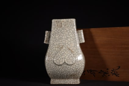 A Exquisite Ge yao Milky White Glazed Apricot-Leaf Double-Ears Square Vase