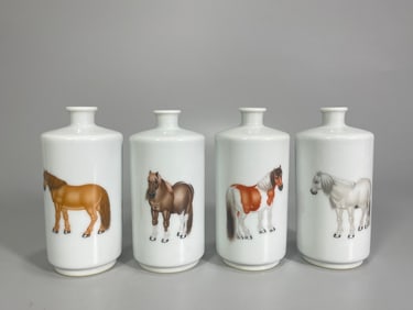 A Set of Horse Pattern Snuff Bottle