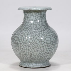 Ge Glaze Ganoderma lucidum Pattern Vase