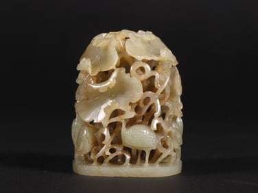 A Exquisite Hetian Jade Flower and Bird Ornament