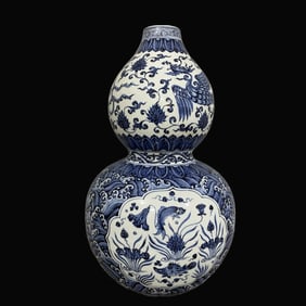 A Rare Blue and White Seawater Fish Algae Pattern Vase