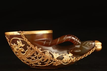 A Rare Gold Wrapped Agate Horn-Shaped Cup