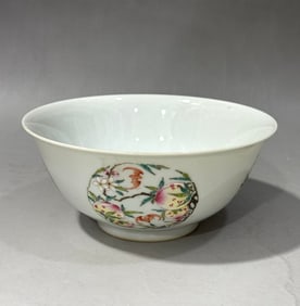 Famille-Rose Bats and Peach Pattern Bowl