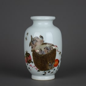 Famille-Rose Bird Pattern Vase