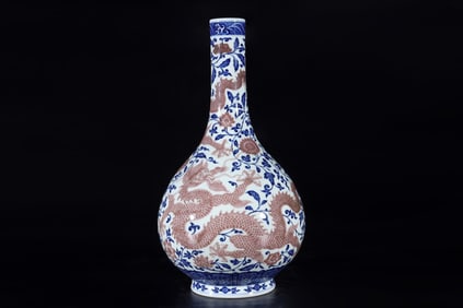 A Exquisite Blue and White Underglaze-Red Dragon Pattern Vase