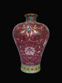 Ruby Red-Glazed Lotus PatternVase