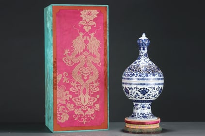 A Rare Blue and White Lotus Flower Pattern Hollow Incense Burner