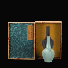 Ru yao Sky Blue Glazed Ice Crackle Pattern Vase with Silver Rim