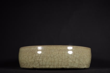 A Exquisite Guan yao Yellow Glazed Cracked Dragon Pattern Brush Washer