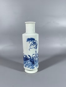 A Exquisite Blue and White Flower Bird Pattern Vase