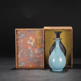 Ru yao Sky Blue Glazed Ice Crackle Pattern Vase