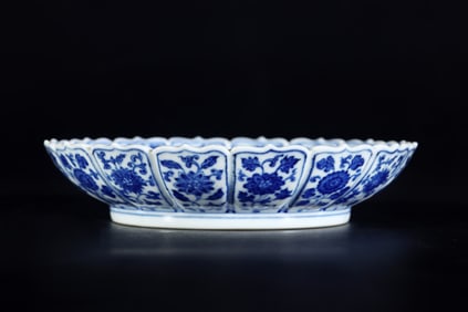 A Exquisite Blue and White Lion Pattern Plate