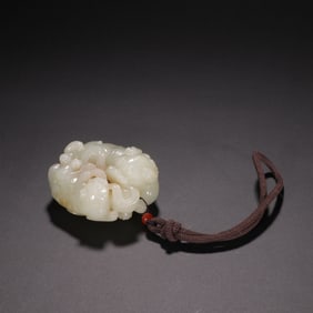 Hetian Jade Auspicious Beast Hand Piece
