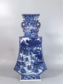 A Exquisite Blue and White Flower Landscape Pattern Lute-Shaped Vase