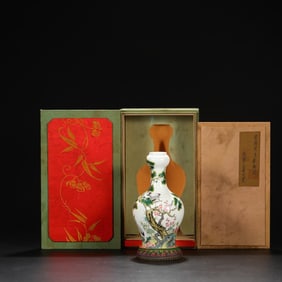 Famille-Rose Pine and Crane Pattern Vase