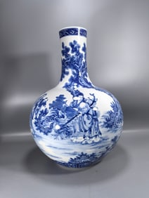 A Exquisite Blue and White Figures Pattern Vase