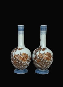 A pair of Famille-Rose Flower and Bird Pattern Vase