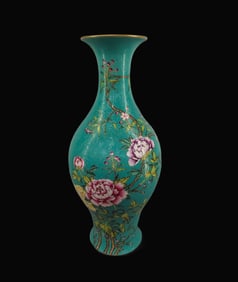 Famille-Rose Red Ground Peony Flower Pattern Vase