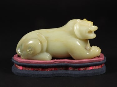 A Exquisite Hetian Jade Bear-Shaped Ornament