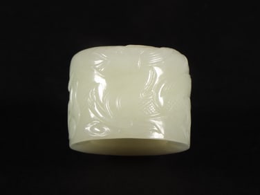 A Exquisite Hetian Jade Dragon Pattern Thumb Ring