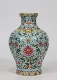 Green Ground Famille-Rose Lotus Flower Pattern Vase