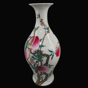 Famille-Rose Bats and Peach Pattern Vase