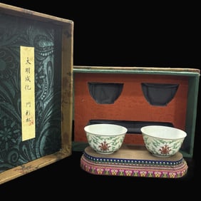 A pair of Rare Doucai Flower 文Pattern Cup