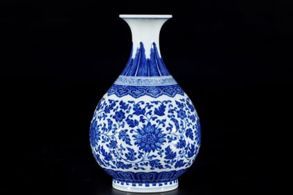 A Exquisite Blue and White Lotus Pattern Vase