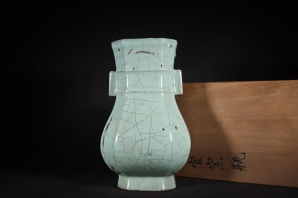 A Exquisite Guan yao Celadon Glazed Octagonal Double-Ears Vase