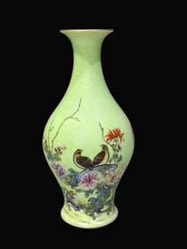 Famille-Rose Flower and Bird Pattern Vase
